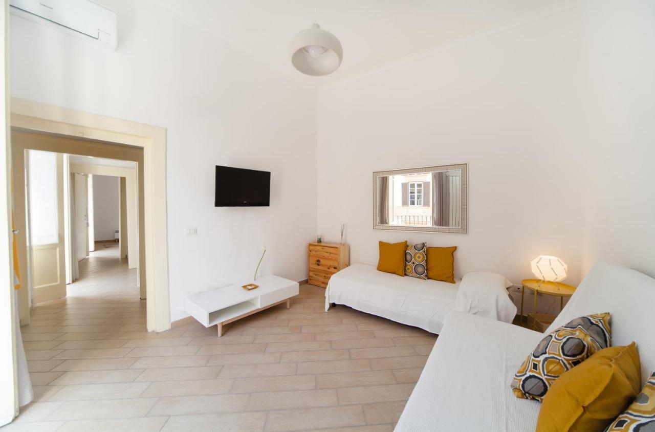 Napoli Centro Suite - Duomo Apartment Bagian luar foto