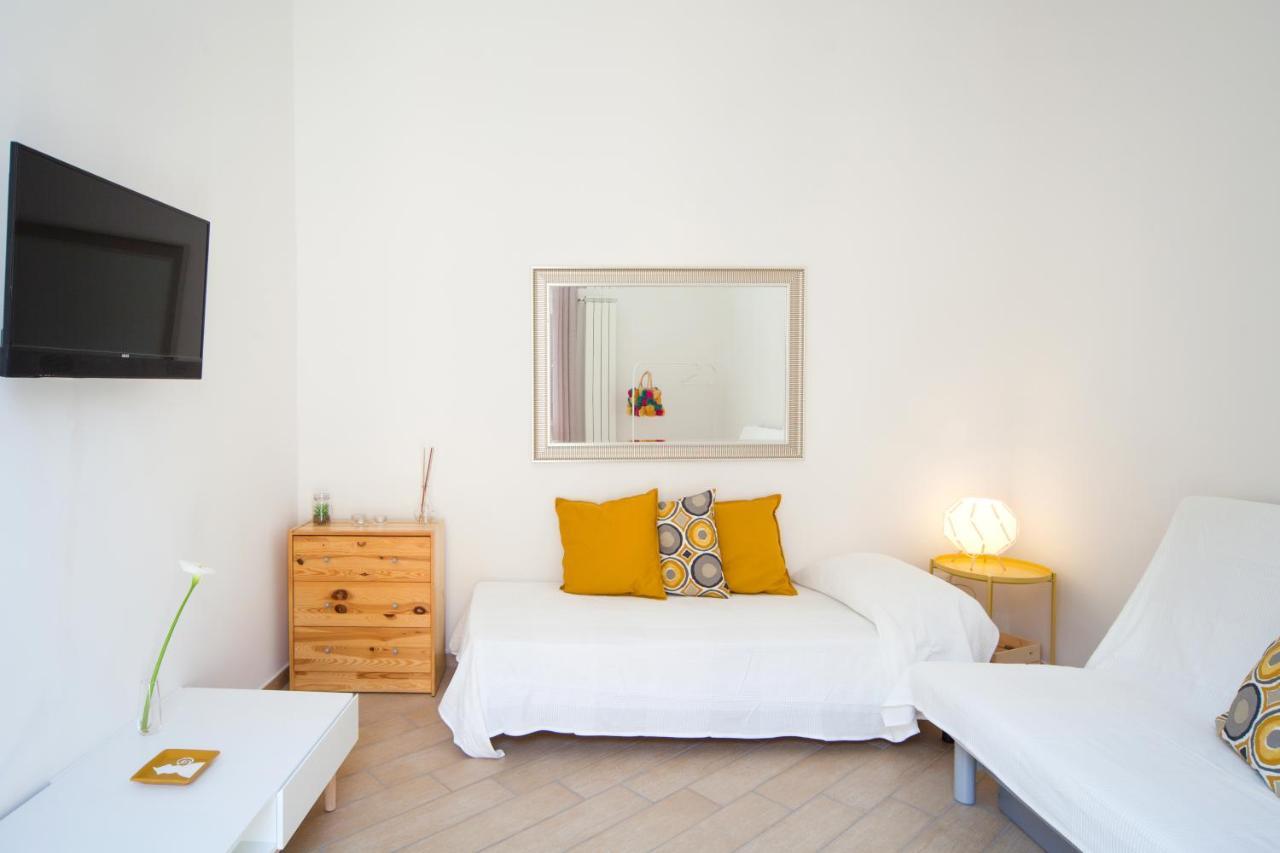 Napoli Centro Suite - Duomo Apartment Bagian luar foto