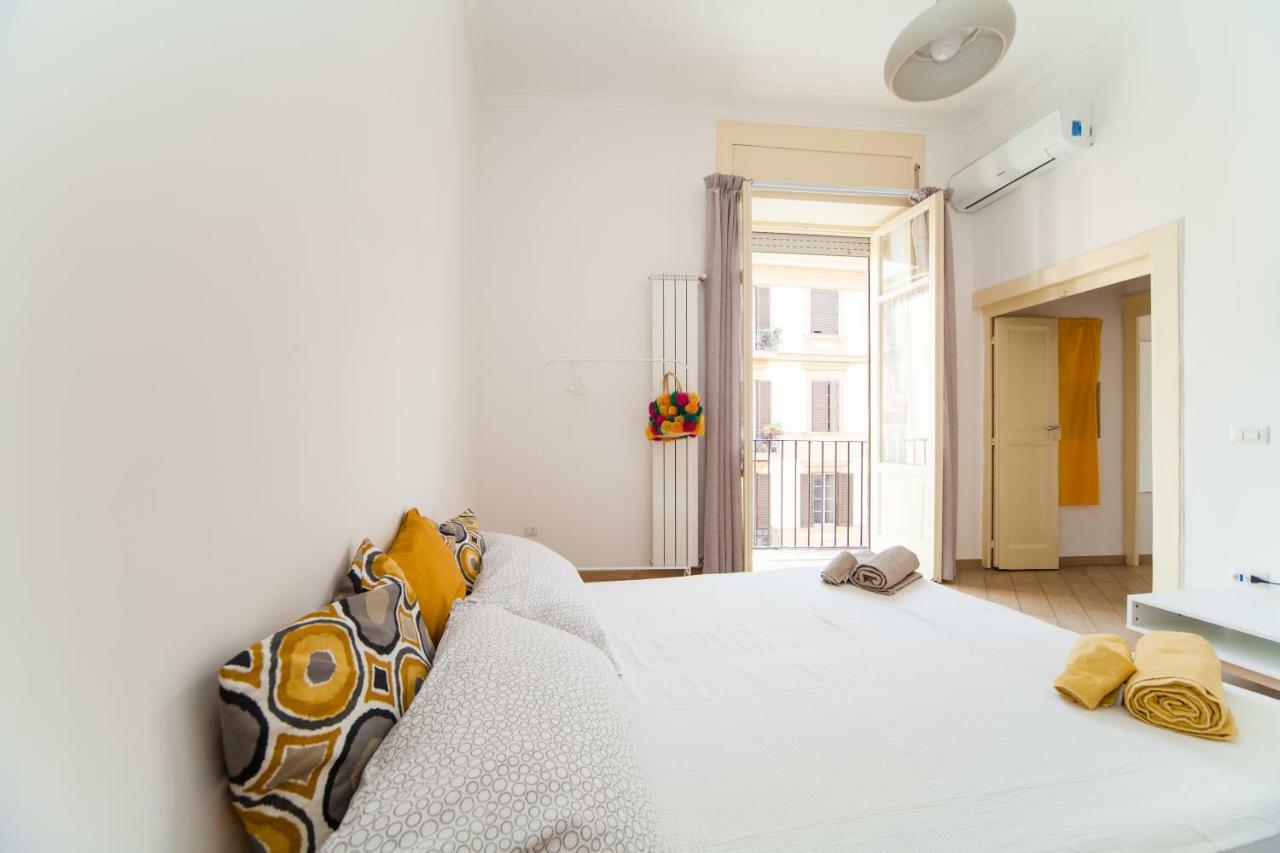 Napoli Centro Suite - Duomo Apartment Bagian luar foto